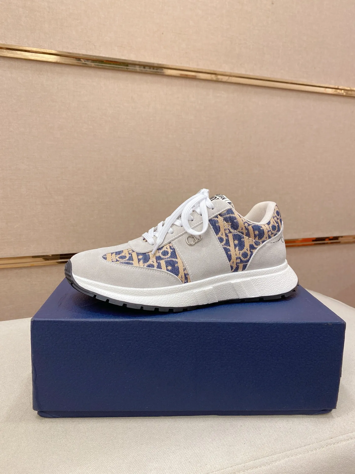 Men's shoes💰 462💰🇮🇹🇮🇹Dior d The new model is on sale at the same time at the counter. The upper 🇮🇹 is imported Italian first-layer cowhide, and the lining is fully imported sheepskin 💪💪. It is a complete 1⃣️ to 1⃣️ replica 🇮🇹💪💪, ⚠ Sole: The original sole is specially provided by the original factory. The exclusive movable molded sole is super comfortable. ⚠Original factory single goods, 🔍🔍high quality, you can enter and leave the counter at will, welcome to compare⚠. Code number: 38-44. Can be customized 45-46